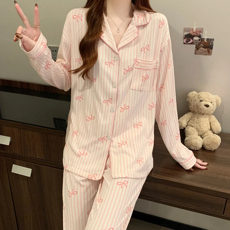 Ensemble de pyjama rose avec nœud papillon pour femmes