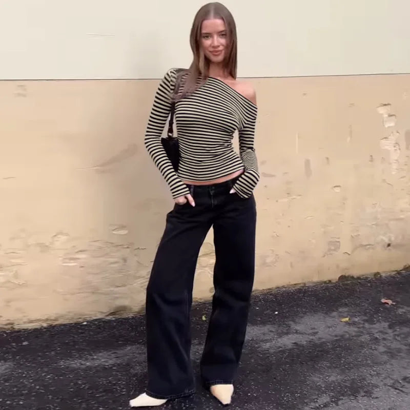 Haut Rayé à Épaule Dénudée – Style Asymétrique