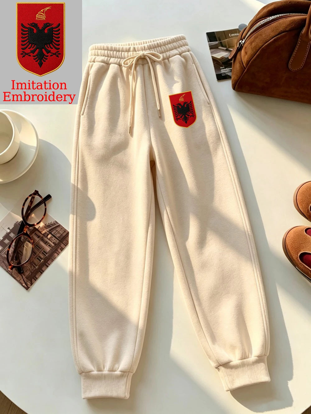 Pantalon de survêtement imprimé emblème albanais pour femmes