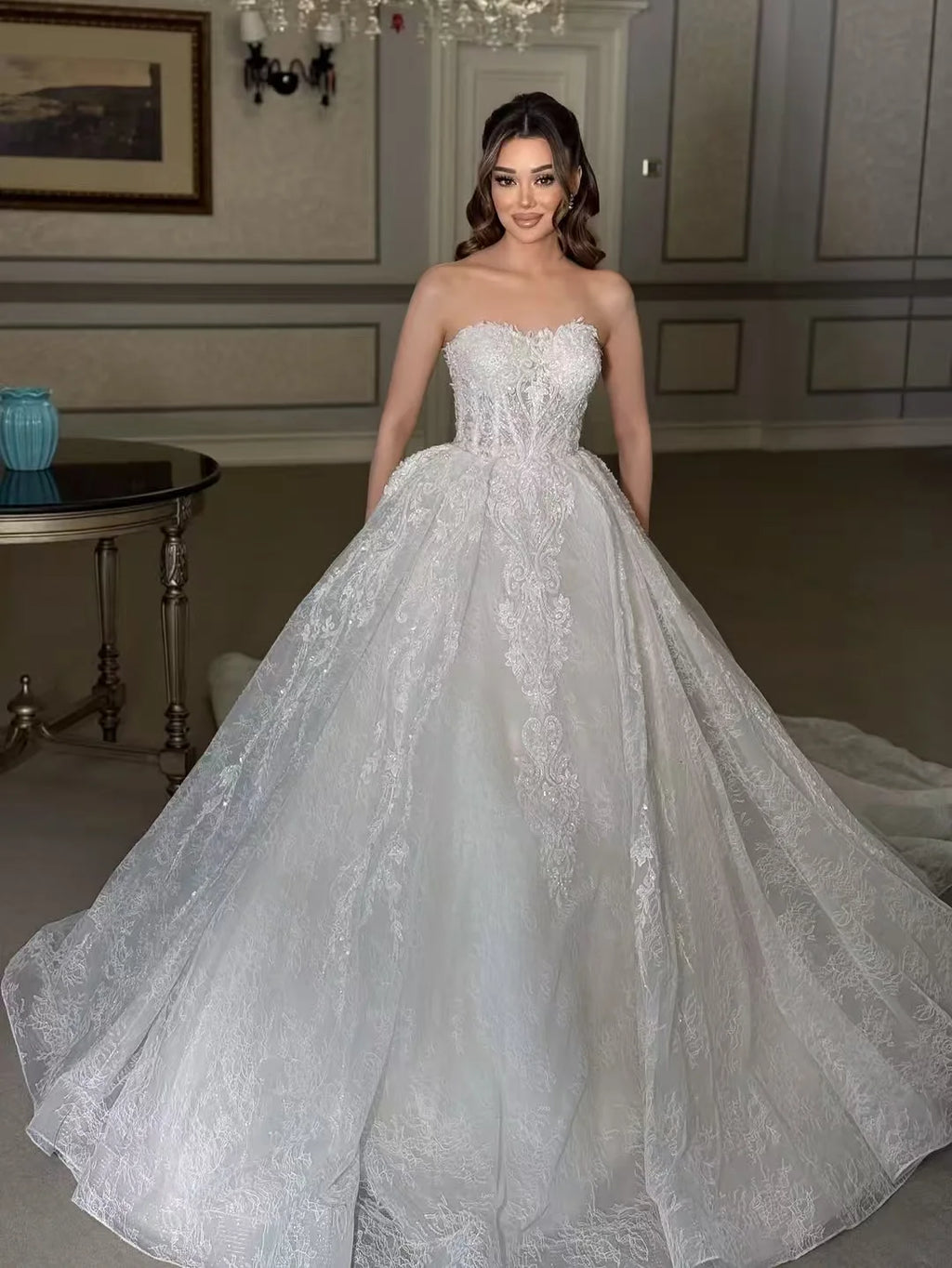 Robes de mariée de luxe sans manches en dentelle pour femmes