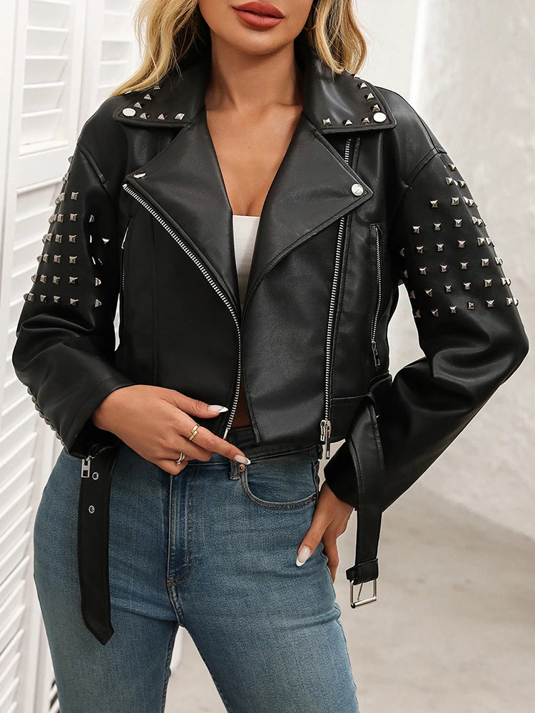 Veste courte en similicuir noir à rivets pour femmes
