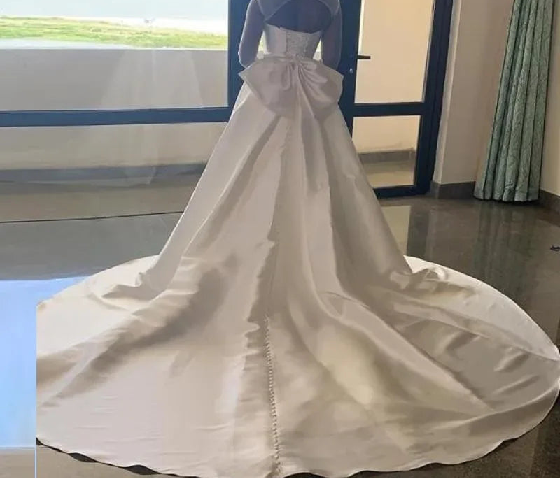 Robe de mariée sirène en satin avec traîne amovible pour femmes