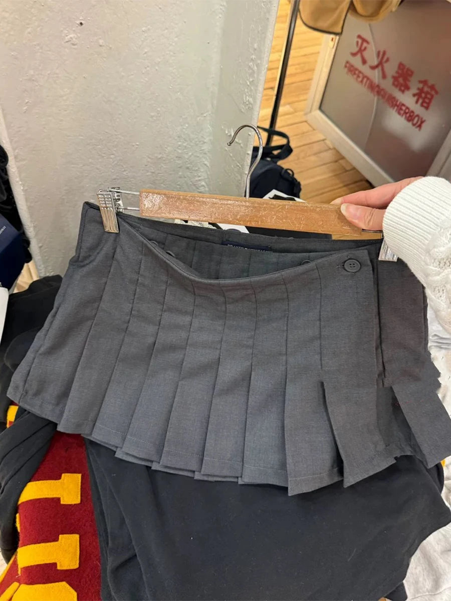 Jupes courtes plissées simples gris foncé pour femmes
