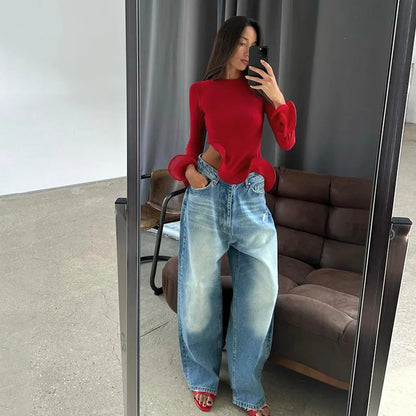 Haut Rouge Asymétrique à Volants – Détail Sculptural