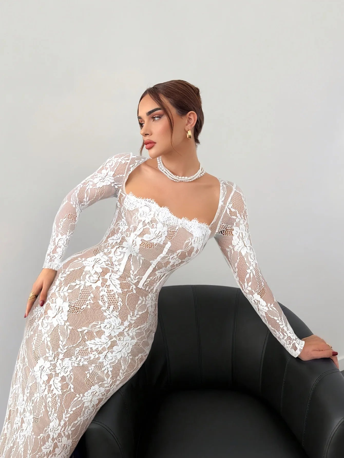 Robe longue élégante en dentelle avec col carré pour femmes
