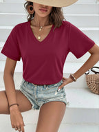 T-shirt à manches courtes et col en V pour femmes