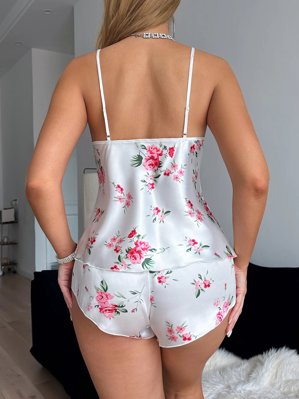 Pyjama Court Femme – Tissu Soyeux et Imprimé Floral