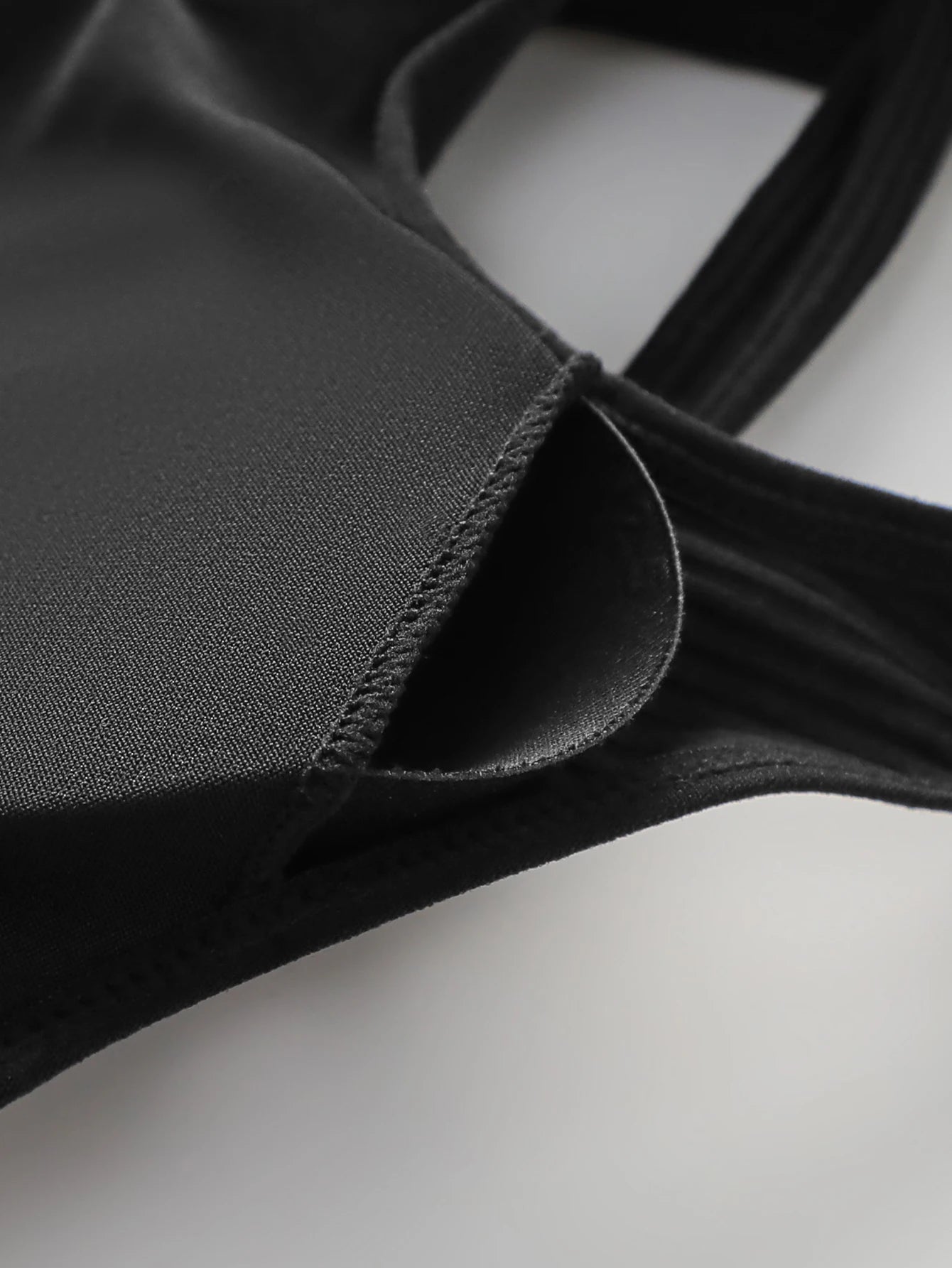 Soutien-gorge sexy à bretelles diagonales croisées pour femmes