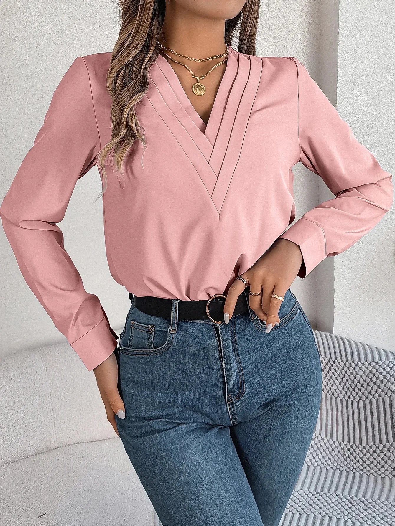 Chemise élégante à manches longues et col en V pour femmes