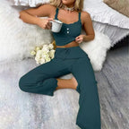 Ensemble trois pièces pyjama en dentelle composé d'un haut court en dentelle, un pantalon long et un short pour femmes