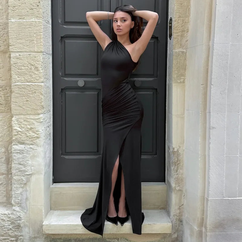 Robe longue cintrée à col diagonal pour femmes