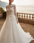 Robe de mariée trapèze à manches et col haut pour femmes