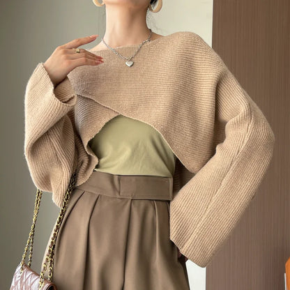 Pull Court Asymétrique Femme – Maille Unie et Manches Longues