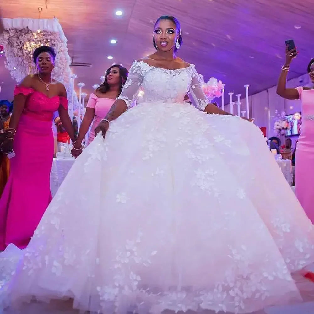 Robe de mariée princesse en dentelle, avec des Appliques florales pour femmes