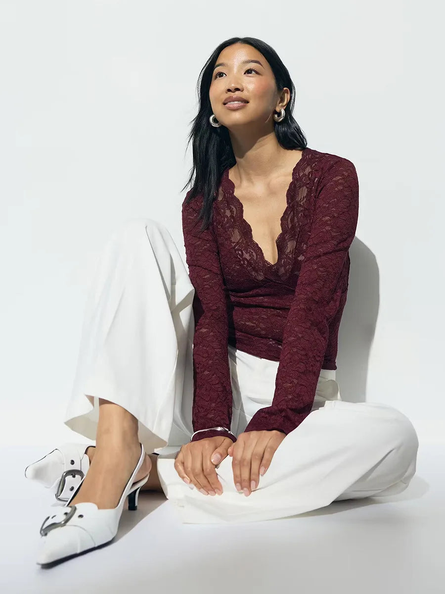 Chemise avec dentelle et col en V pour femmes