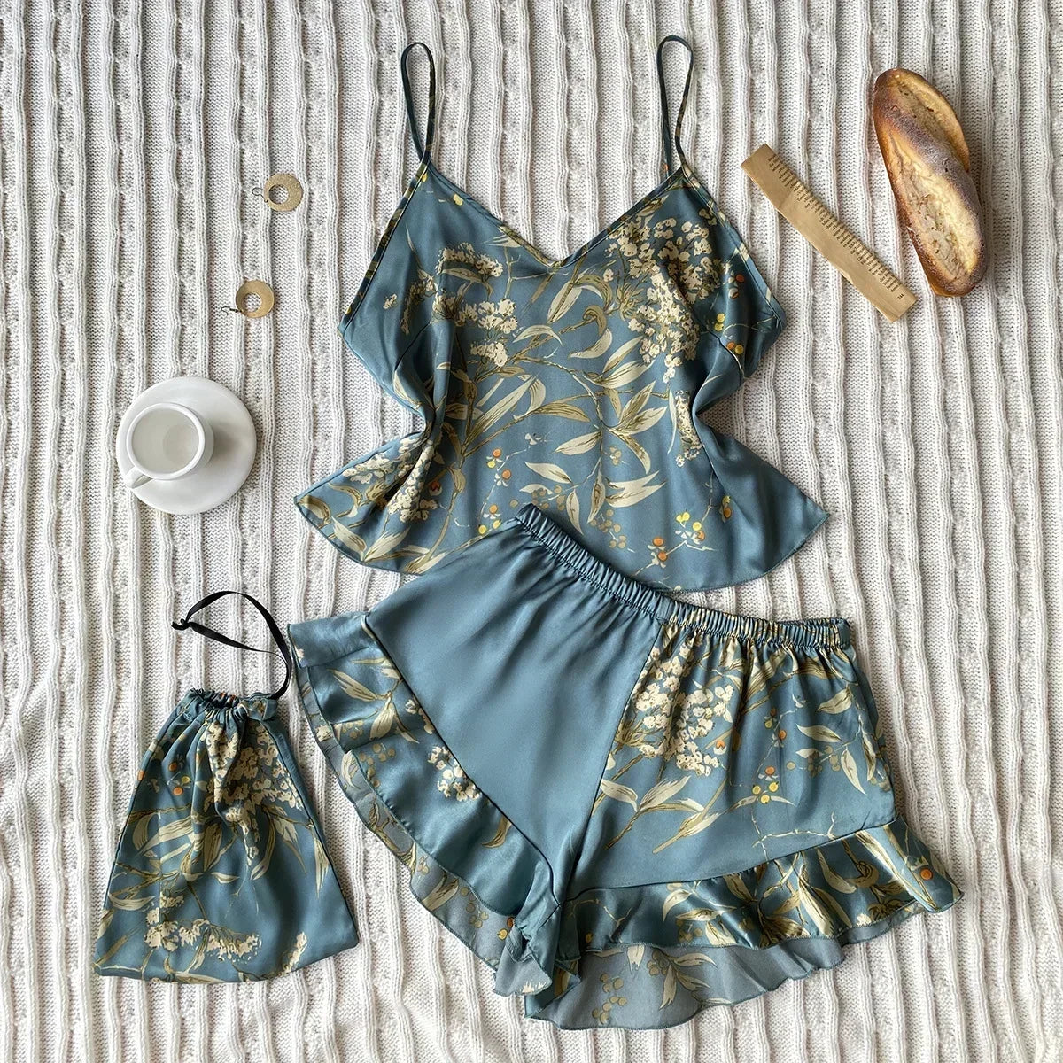 Pyjama 3 Pièces Femme – Motif Floral, Caraco, Short et Pochette