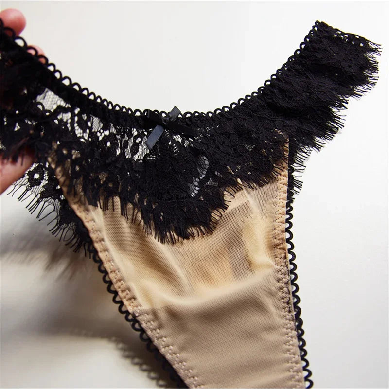 String sexy en dentelle pour femmes