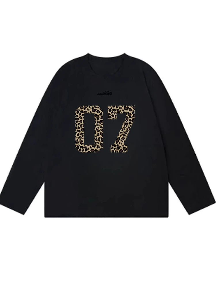 T-shirt esthétique imprimé léopard avec lettres pour femmes
