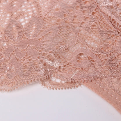 String Femme – Dentelle Délicate