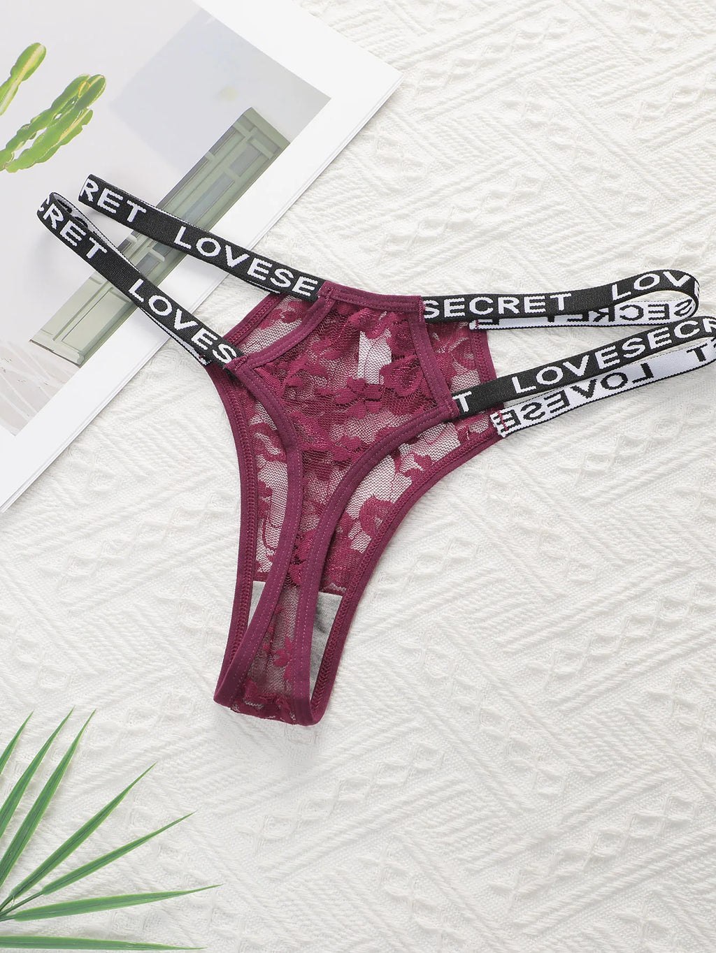 String en dentelle ajourée taille basse pour femmes