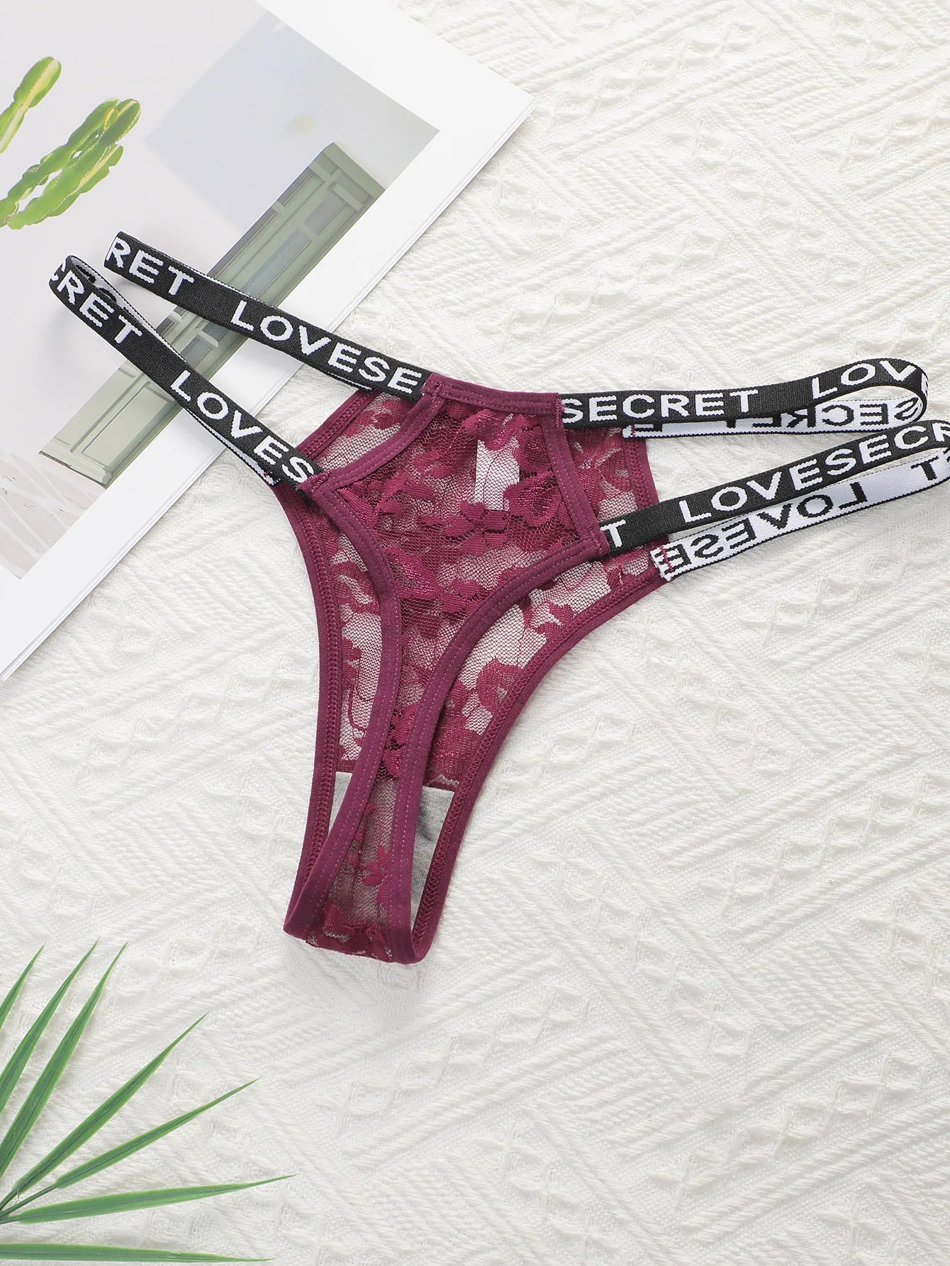 String en dentelle ajourée taille basse pour femmes