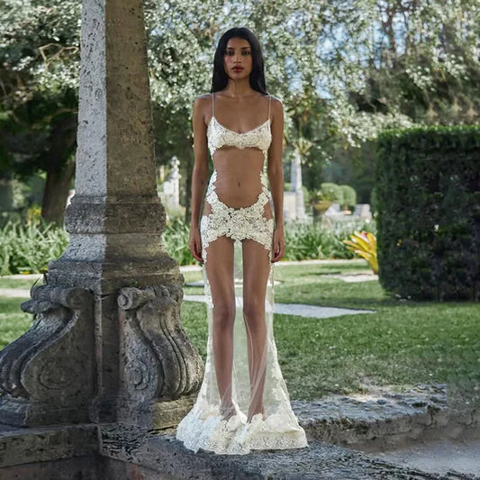 Robe Longue Évasée en Maille Transparente Brodée de Fleurs
