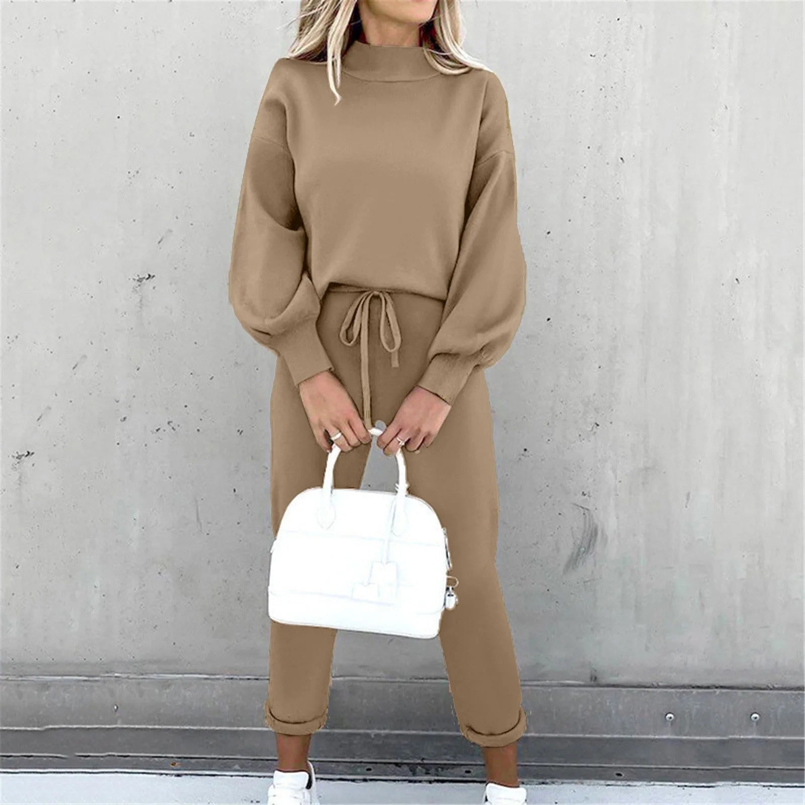 Ensemble deux pièces pantalon et polo à col roulé et manches longues pour femmes