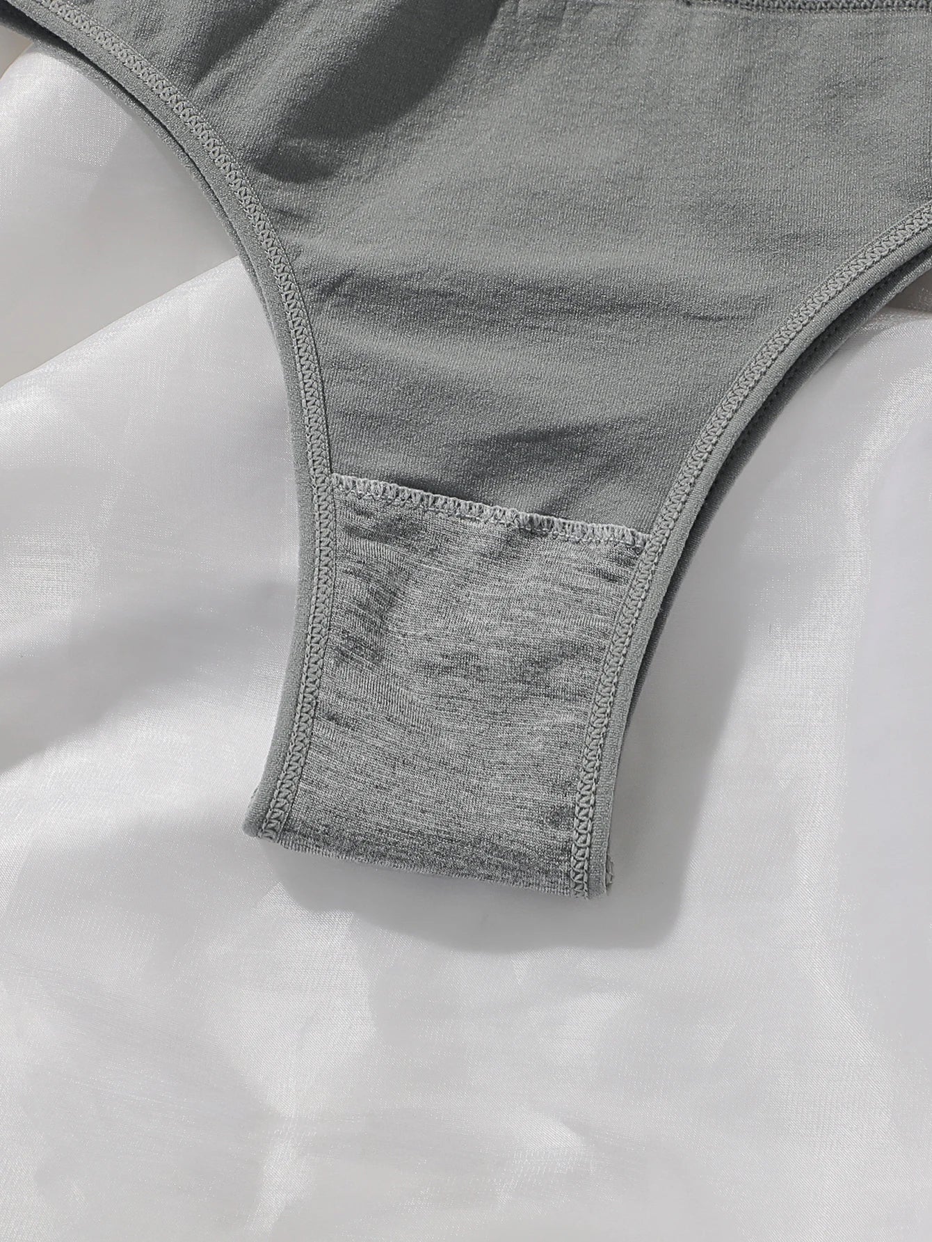 String triangle sexy de couleur unie pour femmes