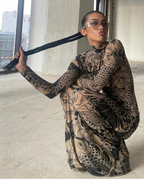 Robe longue moulante à imprimé résille Weird Puss pour femmes