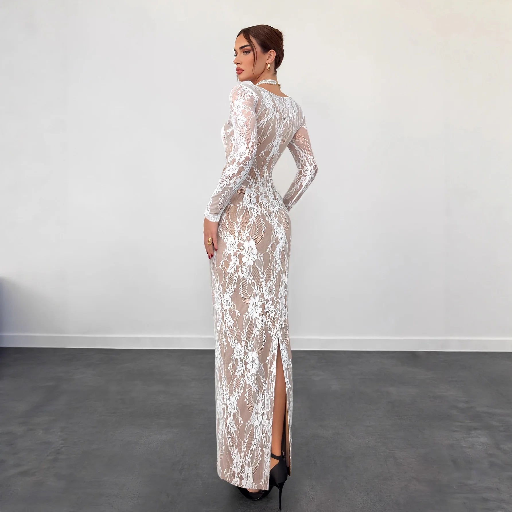 Robe longue élégante en dentelle avec col carré pour femmes