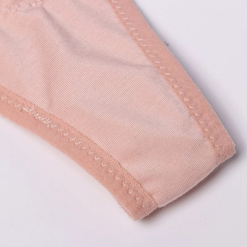 String Femme – Dentelle Délicate