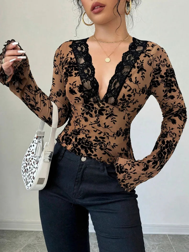 T-shirt à col V en dentelle et maille à manches cloche  pour femmes