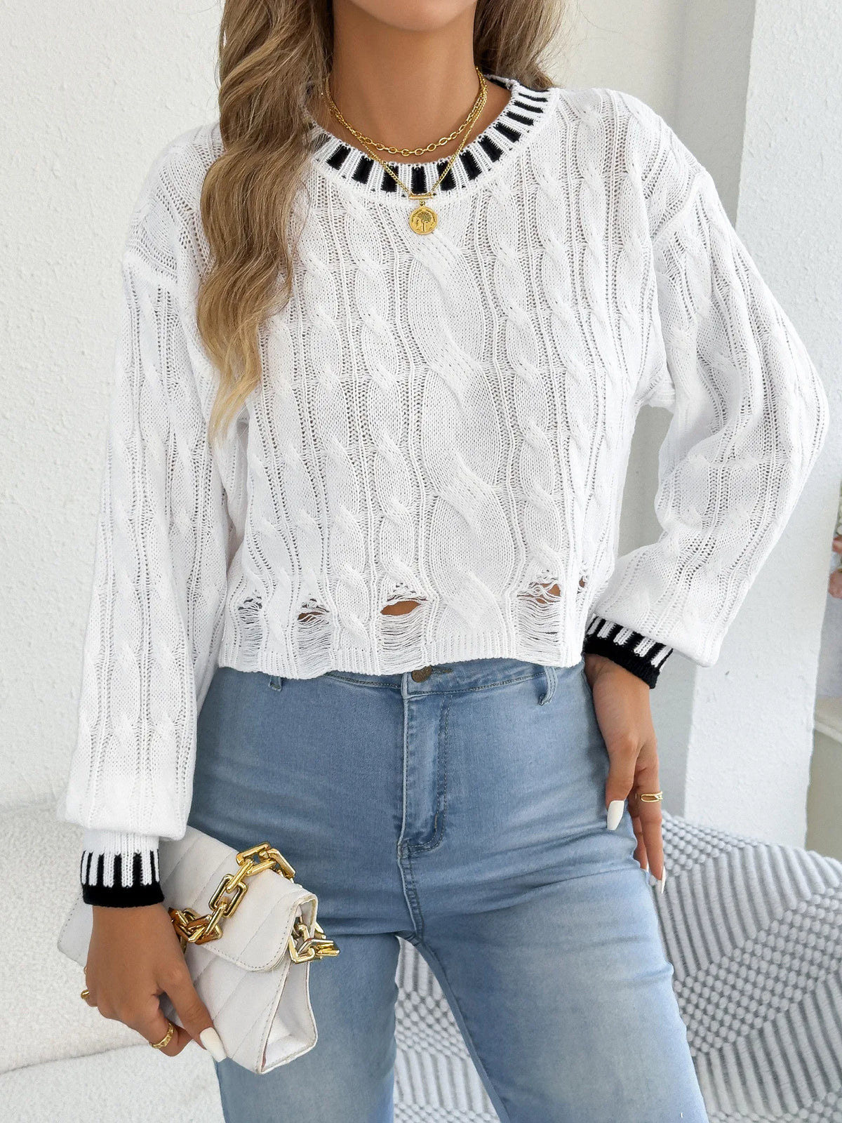 Pull Torsadé Femme – Bordures Contrastantes et Ourlet Effiloché