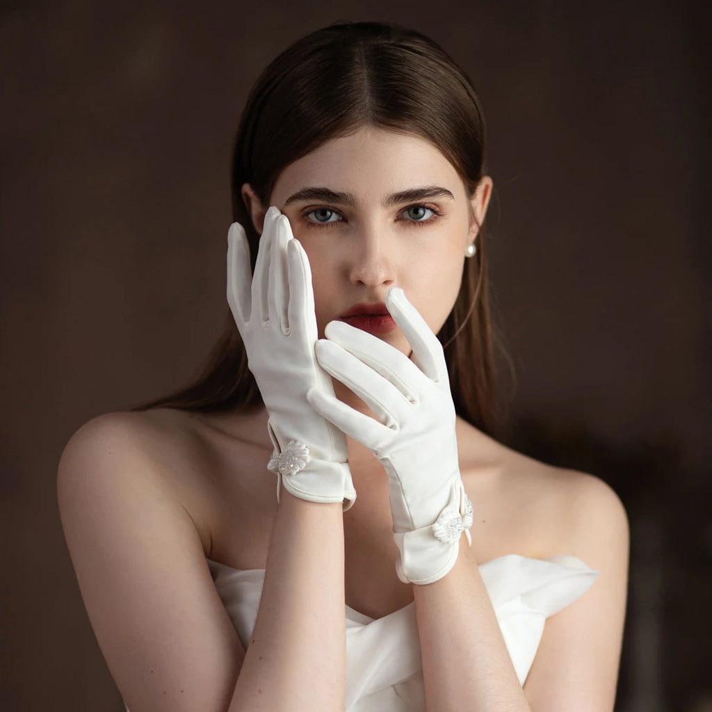 Gants de poignet en satin blanc pour femmes