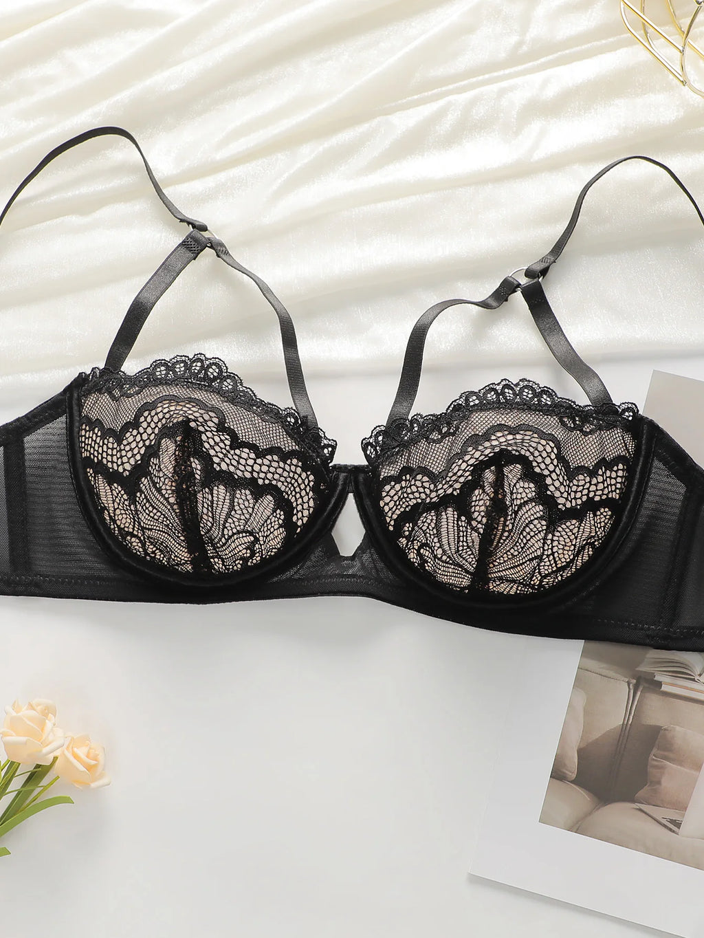 Ensemble de sous-vêtements soutien-gorge et string taille basse croisé pour femmes