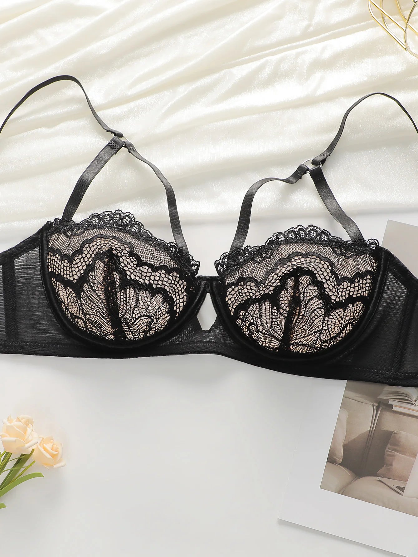 Ensemble de sous-vêtements soutien-gorge et string taille basse croisé pour femmes