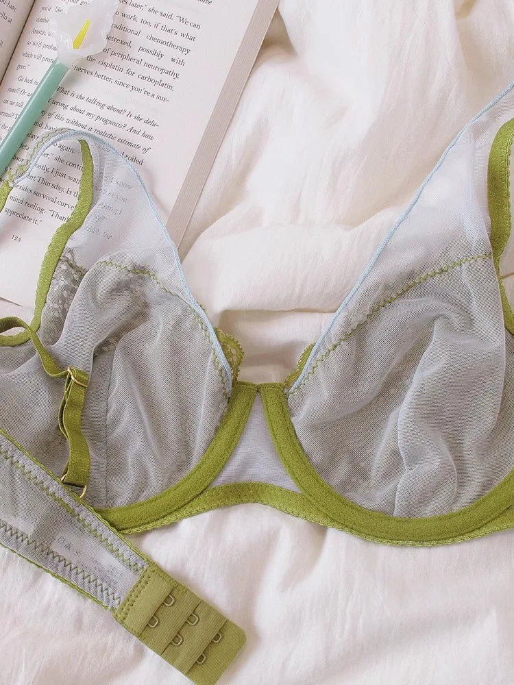 Ensemble soutien-gorge en dentelle ultra fine brodée de fleurs et culotte pour femmes