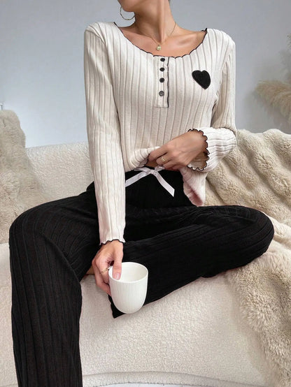 Pyjama à Cœurs Femme – Haut Manches Longues et Pantalon