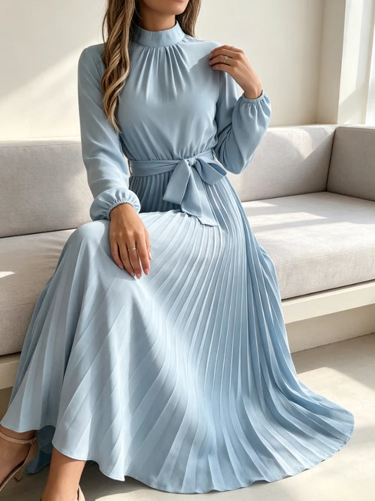 Robe Longue Plissée Femme – Col Montant et Laçage
