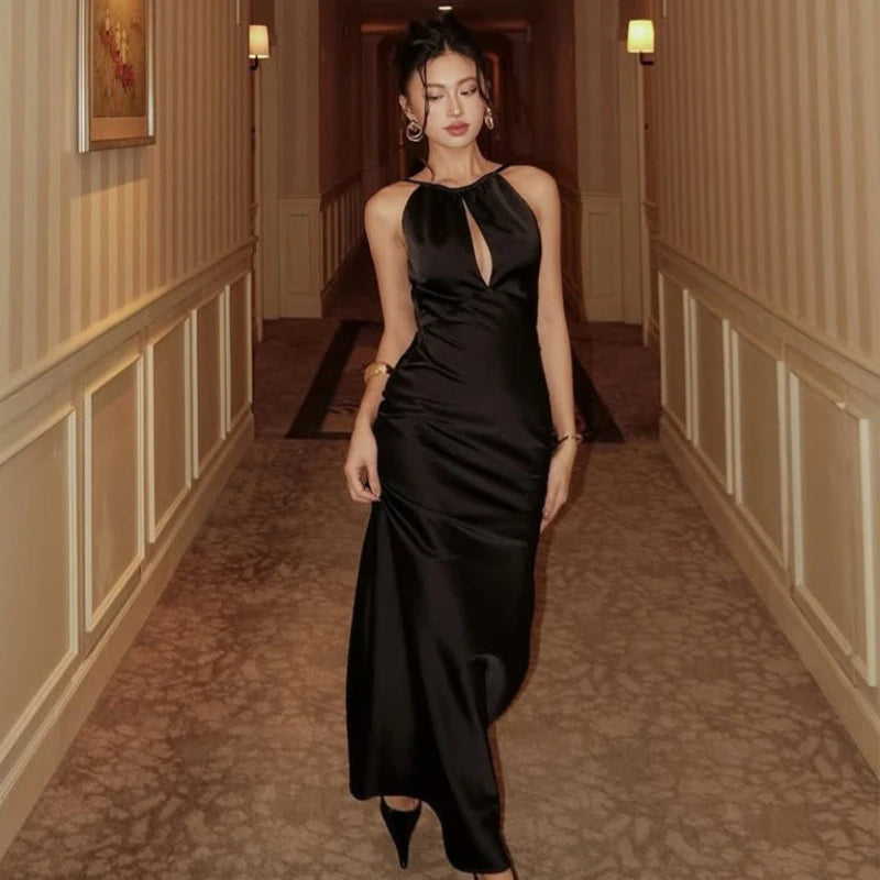 Robe longue élégante avec collier dos nu pour femmes