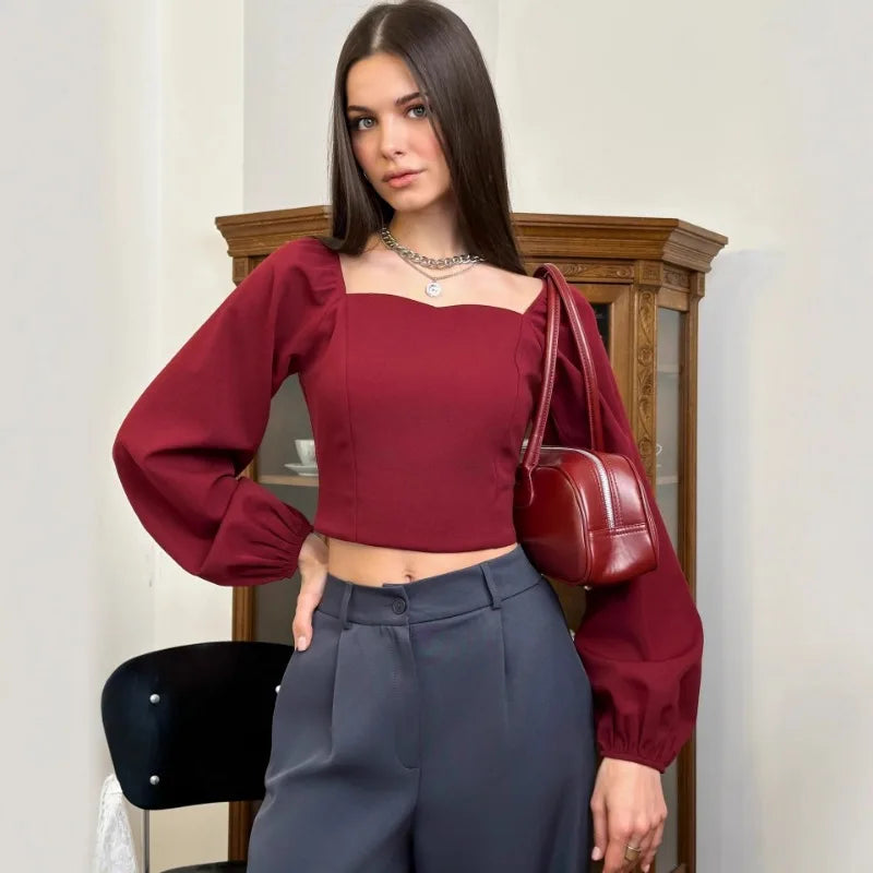 Chemise Courte Femme – Coupe Ajustée et Col Carré