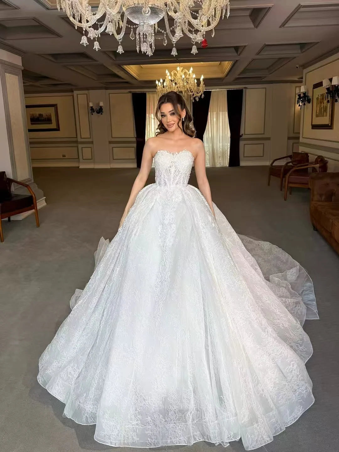 Robes de mariée de luxe sans manches en dentelle pour femmes