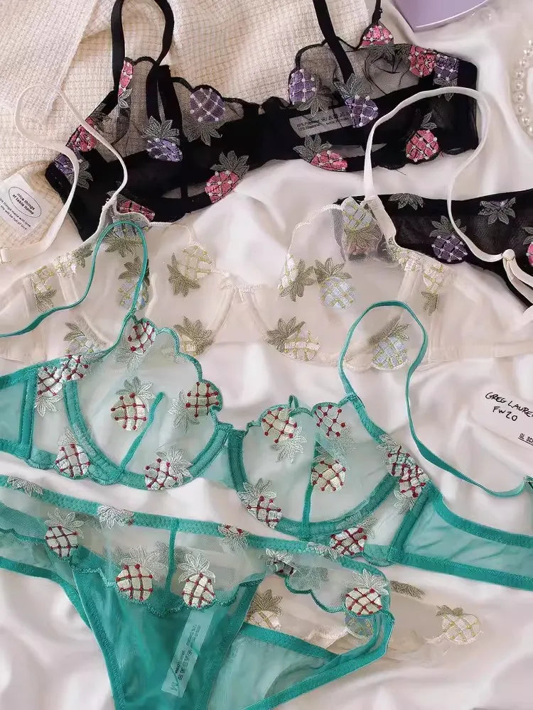 Ensemble soutien-gorge et string en dentelle ultra-fine brodée pour femmes