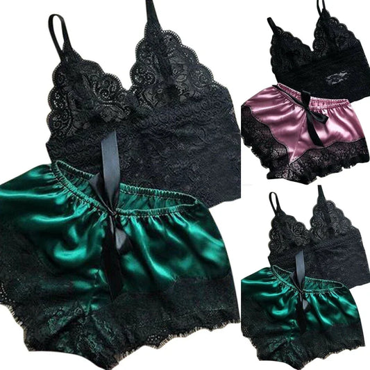 Pyjama Dentelle Femme – Haut Col V et Short Patchwork