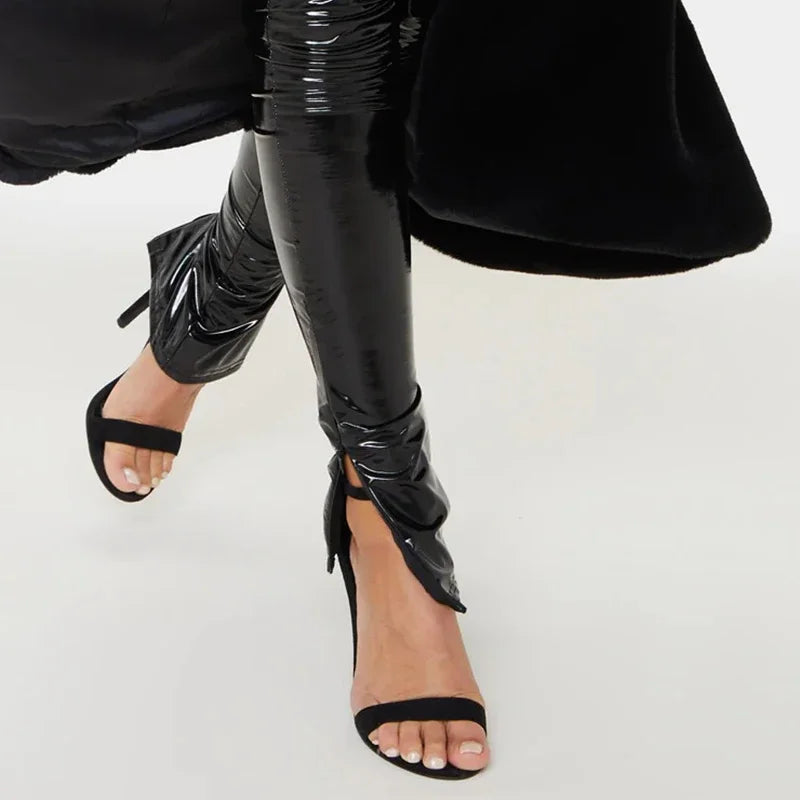 Pantalon Slim en Similicuir Verni à Fentes Latérales