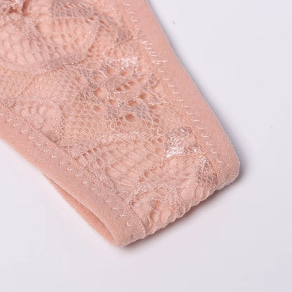 String Femme – Dentelle Délicate
