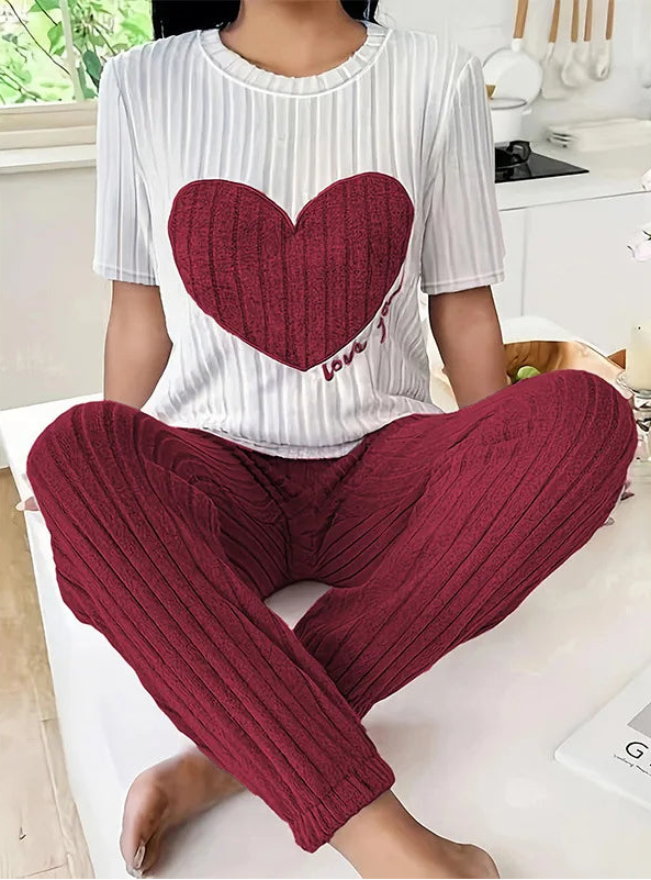 Pyjama à Cœurs Femme – Haut Col Rond et Pantalon Long