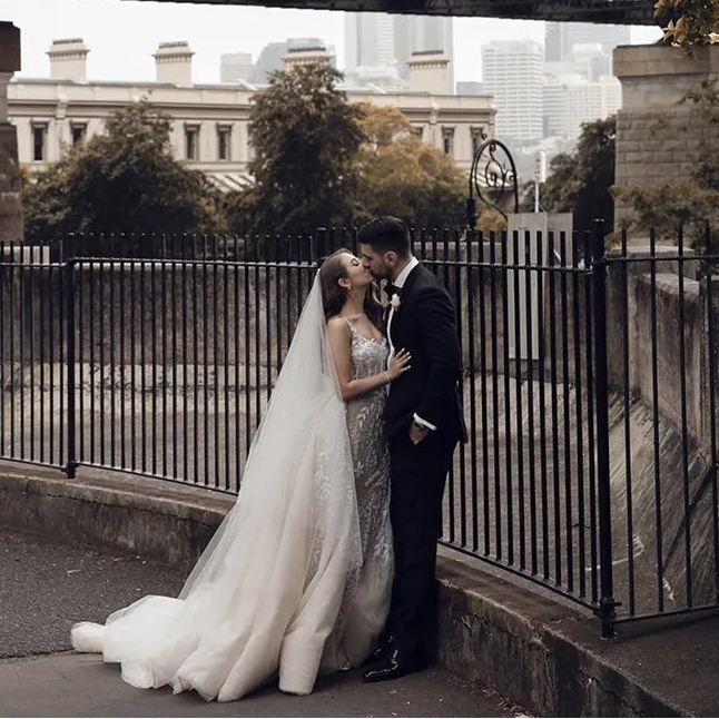 Robes de mariée sirène de luxe sans manches bustier pour femmes