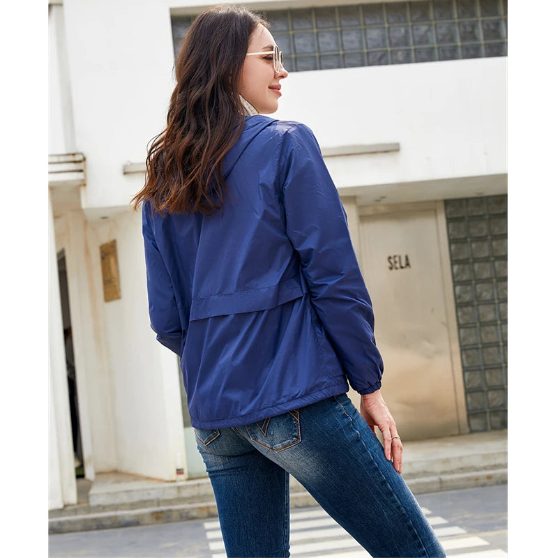 Veste à capuche bleue pour femmes