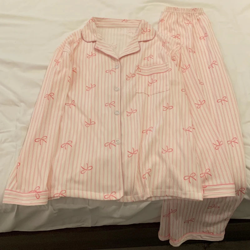 Ensemble de pyjama rose avec nœud papillon pour femmes